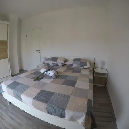 Nenci 2 Apartment