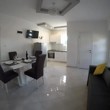 Nenci 2 Apartment